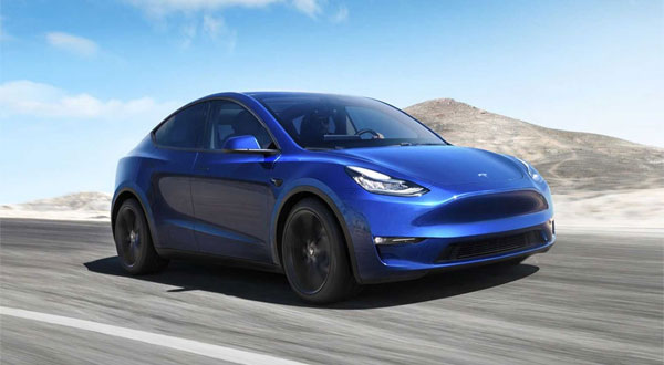 Tesla Model Y впервые замечена на дороге